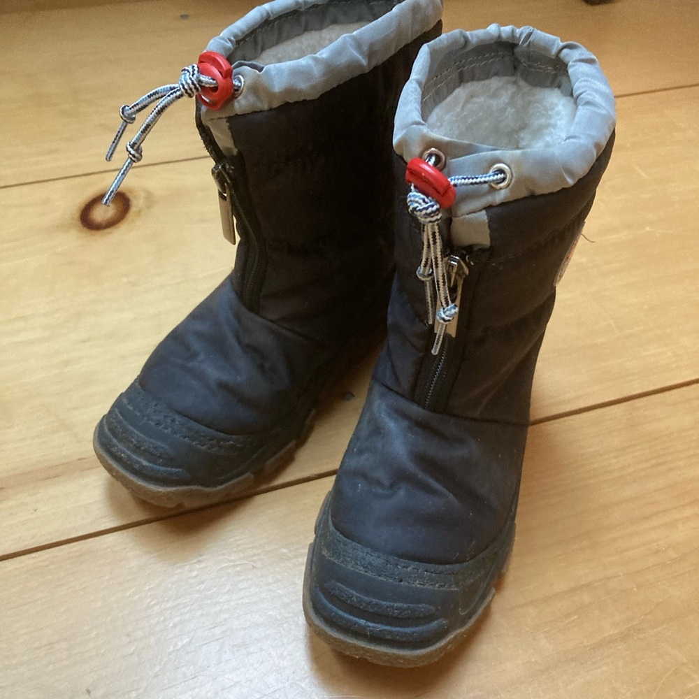Olang Children's Black Winter Boots with Red Accents